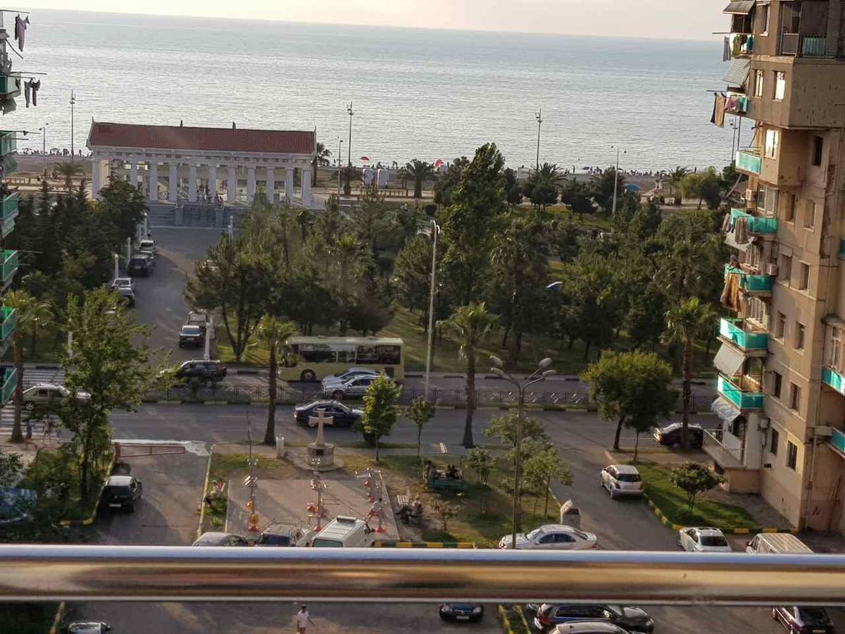 Apt Khimshiashvili 11 Apartment Batumi Bagian luar foto