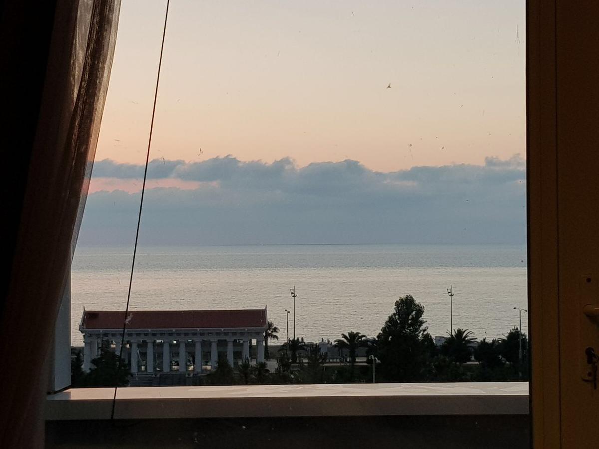 Apt Khimshiashvili 11 Apartment Batumi Bagian luar foto