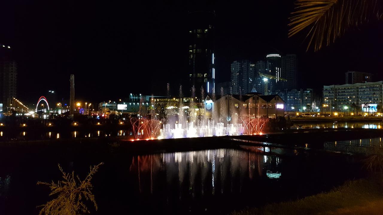Apt Khimshiashvili 11 Apartment Batumi Bagian luar foto